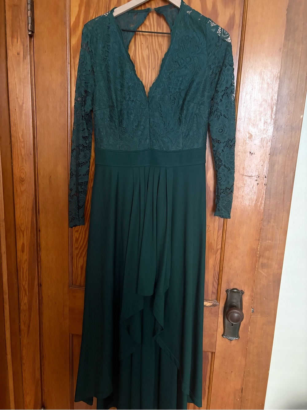 Elegant Green Lace Long-Sleeve High-Low Maxi Dress